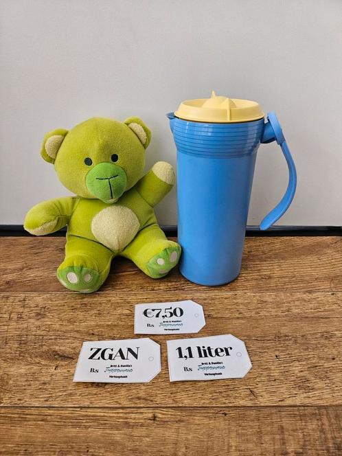 Tupperware blauw gele sapkan 1,1 liter, Huis en Inrichting, Keuken | Tupperware, Zo goed als nieuw, Beker of Kan, Blauw, Geel