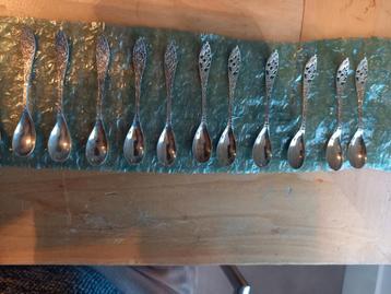 12 ZILVEREN ( ZWAARDJE GH3 ) LEPELTJES GRBR . HUISMAN 1813 + beschikbaar voor biedingen