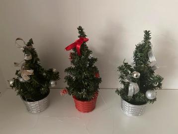 3 kleine kunst kerstboompjes - kerstboom klein beschikbaar voor biedingen