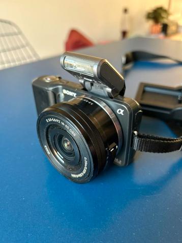 Sony Nex-3 met 16-50mm pz en flits beschikbaar voor biedingen