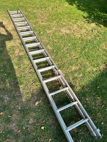 Uitschuifbare ladder beschikbaar voor biedingen