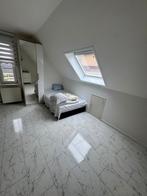 Ruime woning (90m2) met 2 slaapkamers, eigen keuken badkamer, Huizen en Kamers, Huizen te huur, Direct bij eigenaar, 5 kamers