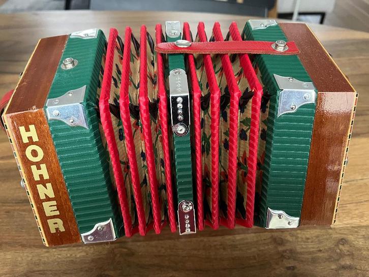 Hohner accordeon/concertina zgan, Muziek en Instrumenten, Accordeons, Zo goed als nieuw, Knopaccordeon, 32-bas, Hohner, Met koffer