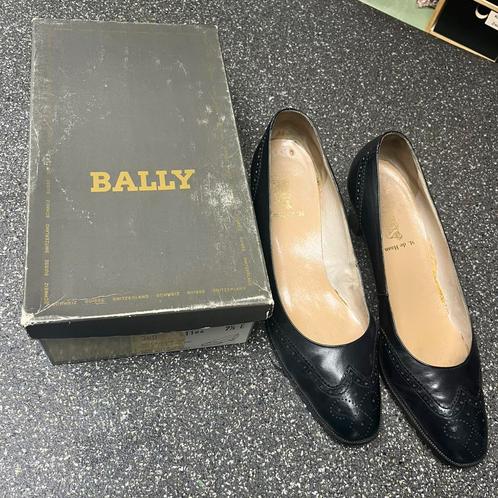 Vintage jaren 80 Bally Suisse schoenen maat 41 maat 7.5, Kleding | Dames, Schoenen, Gedragen, Pumps, Blauw, Ophalen of Verzenden