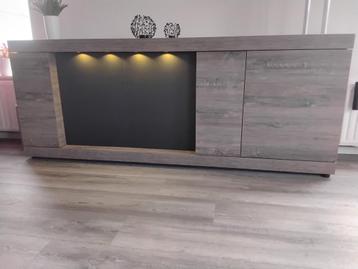 Dressoir / Wandmeubel in Prima Staat beschikbaar voor biedingen