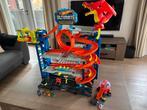 Hot Wheels Ultimate Garage en snoepautomaat, Ophalen, Racebaan, Zo goed als nieuw, Hot Wheels