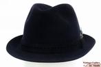mooie Vintage Gleufhoed Wegener donker blauw velour 57, Ophalen of Verzenden, Gedragen, Wegener, Accessoires