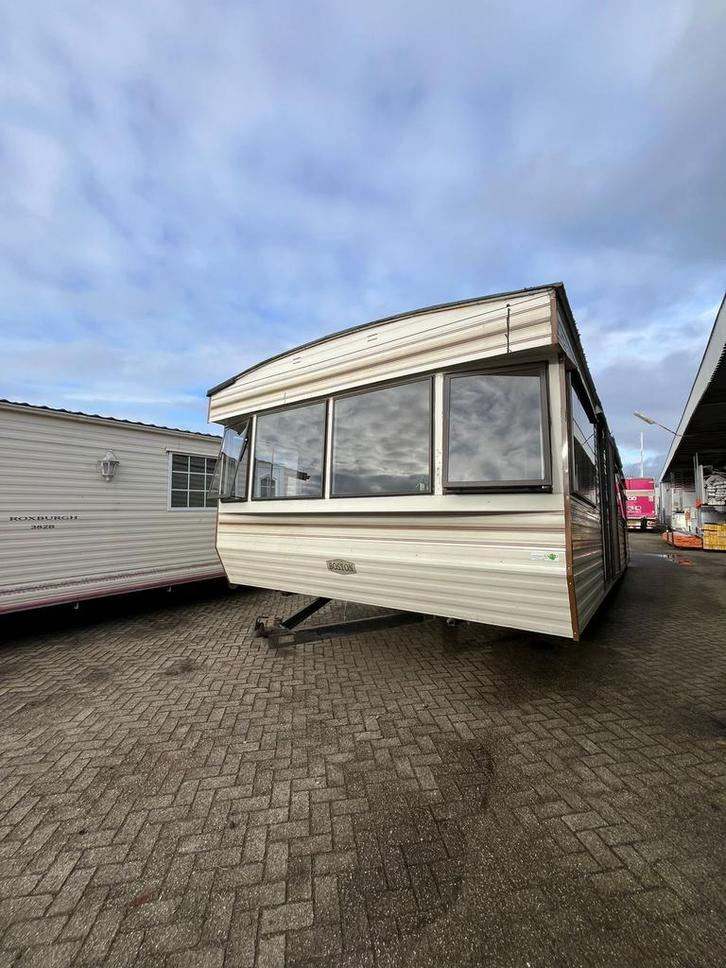 Ruime Boston 350 x 10.50 m/2 slk/Douche/wc + Gratis Gebracht, Caravans en Kamperen, Stacaravans, tot en met 4, Ophalen of Verzenden