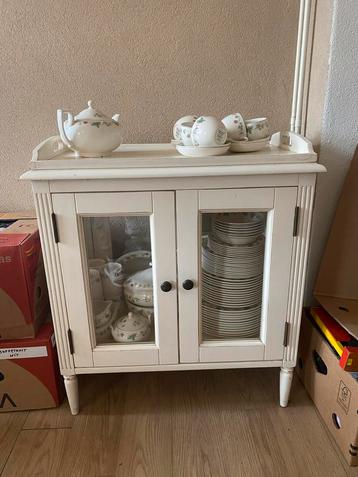 Witte Buffetkast/Theekast met Glas beschikbaar voor biedingen