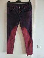 8MM Jeans - Maat W29 - Rood/Zwart, Kleding | Dames, Overige kleuren, Mani Deep, Ophalen of Verzenden, Zo goed als nieuw