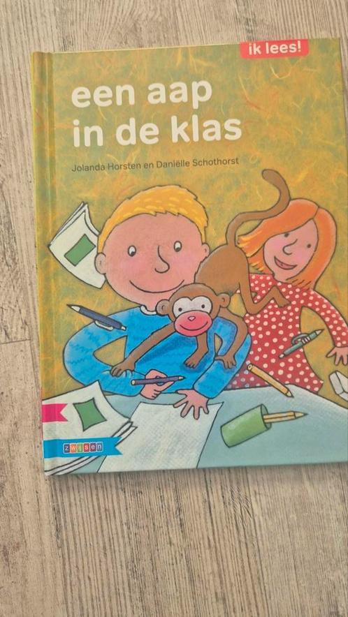 Jolanda Horsten - een aap in de klas, Boeken, Kinderboeken | Jeugd | onder 10 jaar, Zo goed als nieuw, Ophalen of Verzenden