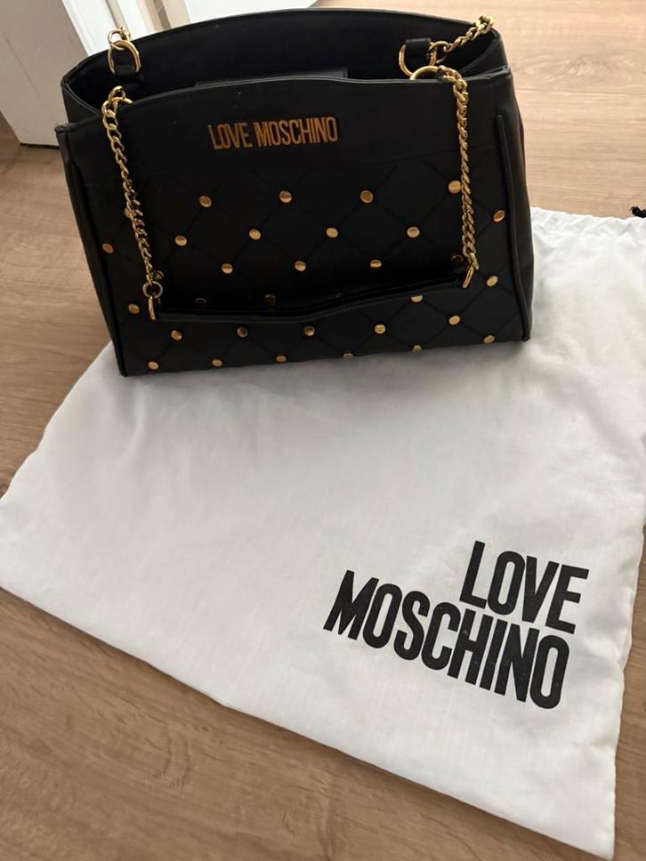 Love moschino tas zgan, Sieraden, Tassen en Uiterlijk, Tassen | Schoudertassen, Zo goed als nieuw, Zwart, Ophalen of Verzenden