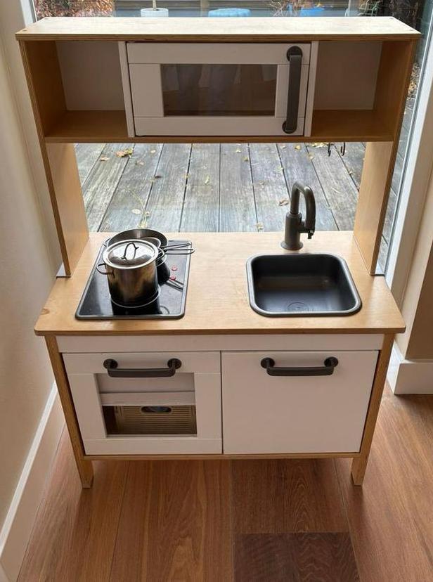 IKEA DUKTIG kinderkeukentje – klaar voor nieuwe kokjes!, Huis en Inrichting, Keuken | Complete keukens, Gebruikt, Overige typen