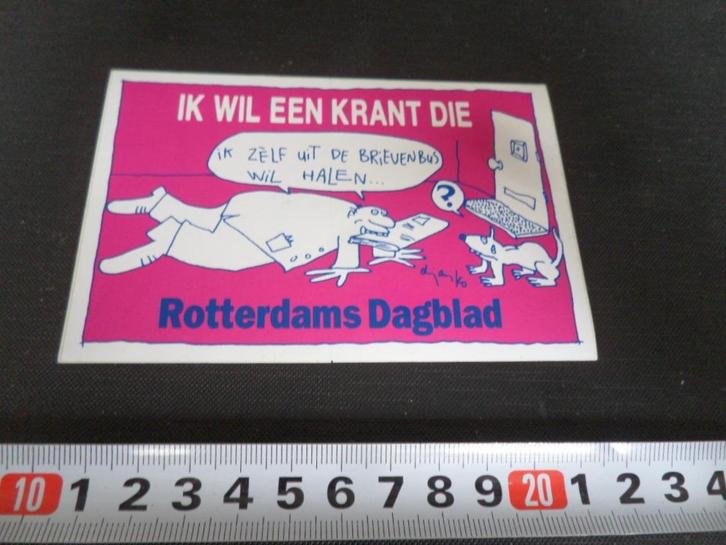 sticker rotterdams dagblad strip krant zelf uit brievenbus h, Verzamelen, Stickers, Zo goed als nieuw, Bedrijf of Vereniging, Ophalen
