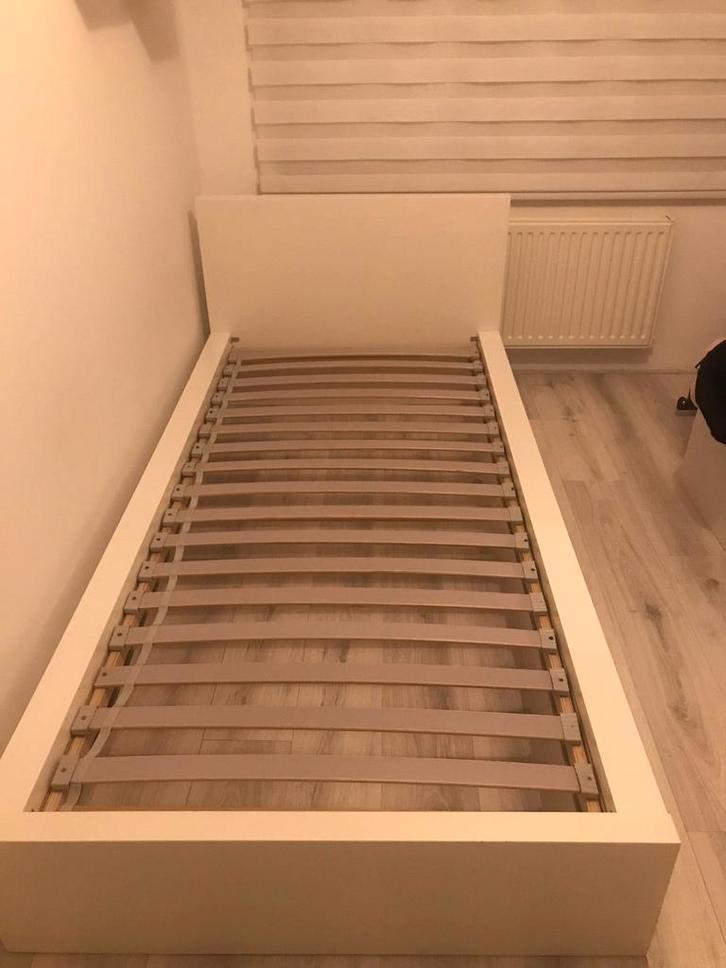 Ikea Malm Bed 90x200 - Wit Eenpersoonsbed, Huis en Inrichting, Slaapkamer | Bedden, Zo goed als nieuw, Eenpersoons, 90 cm, 200 cm