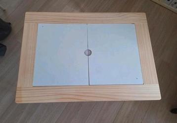 Speeltafel met 2 opbergbakken beschikbaar voor biedingen