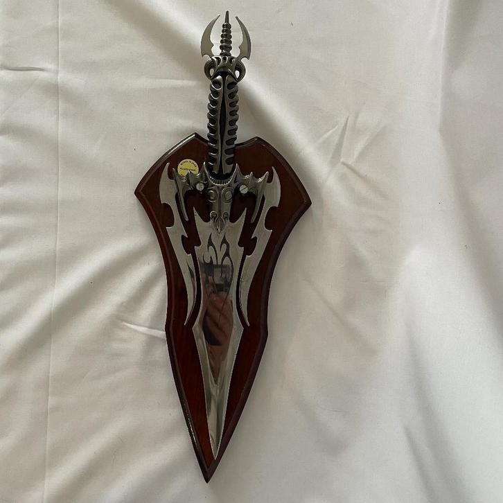 Decoratief sierzwaard op wandschild – fantasy stijl, Huis en Inrichting, Woonaccessoires | Wanddecoraties, Zo goed als nieuw, Ophalen of Verzenden