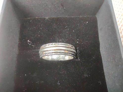 Bijzonder klein maar fijn ringetje. Uit kringloopwinkeltje, Sieraden, Tassen en Uiterlijk, Ringen, Zo goed als nieuw, Dame, Zilver