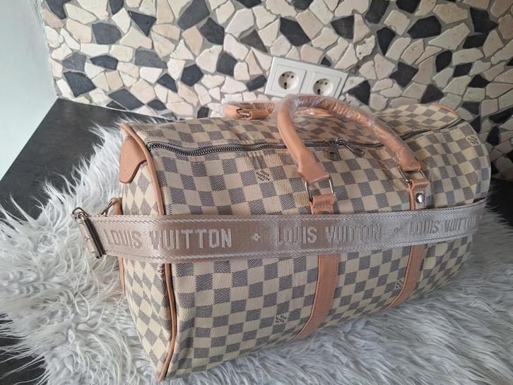 Louis vuitton reistas met hengsels en brede schouderband, Sieraden, Tassen en Uiterlijk, Tassen | Reistassen en Weekendtassen