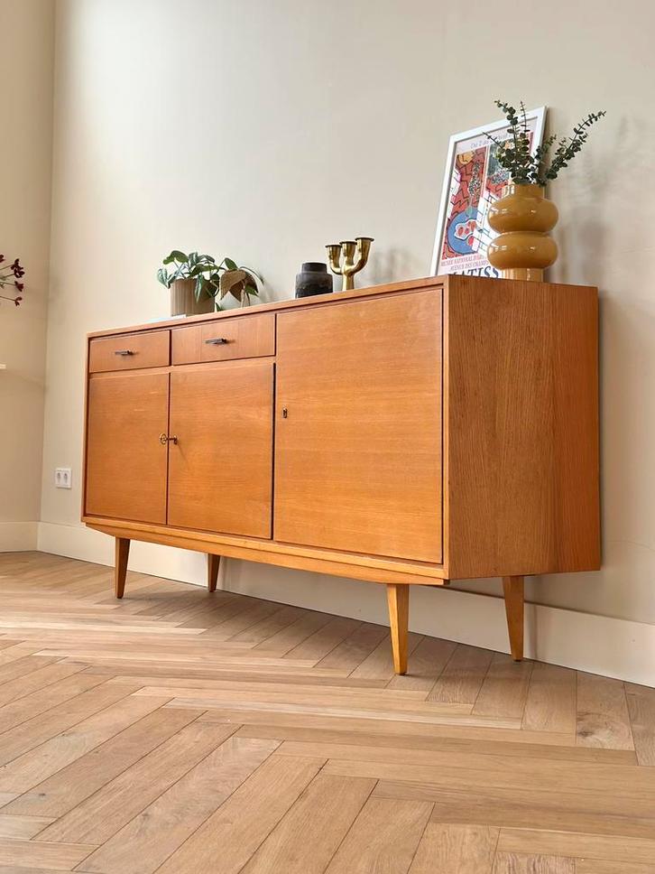 Vintage dressoir sideboard hout jaren 50/60, Huis en Inrichting, Kasten | Dressoirs, Gebruikt, 150 tot 200 cm, 25 tot 50 cm, Met lade(s)