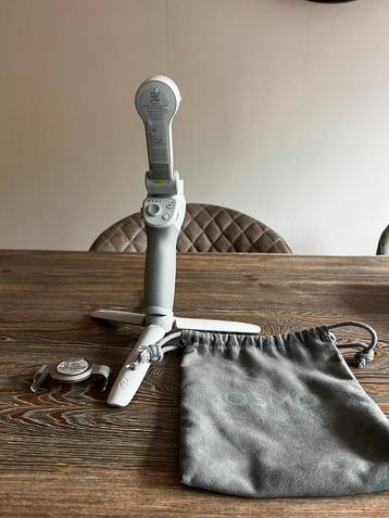 DJI Osmo Mobile 4 Combo - Zo goed als nieuw beschikbaar voor biedingen