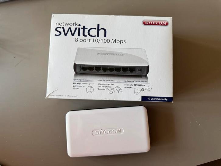Sitecom LN-119 Fast Ethernet Switch 8 Port, Computers en Software, Netwerk switches, Zo goed als nieuw, Ophalen of Verzenden