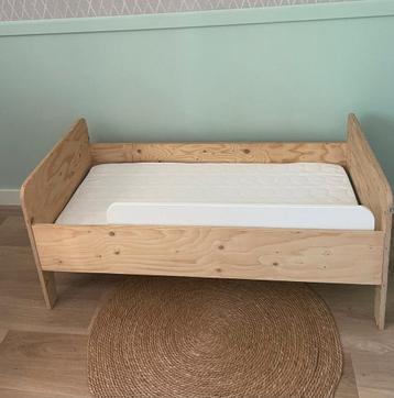 Ledikant incl. matras beschikbaar voor biedingen
