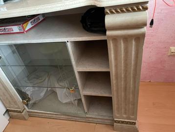 Mooie tv kast te koop beschikbaar voor biedingen