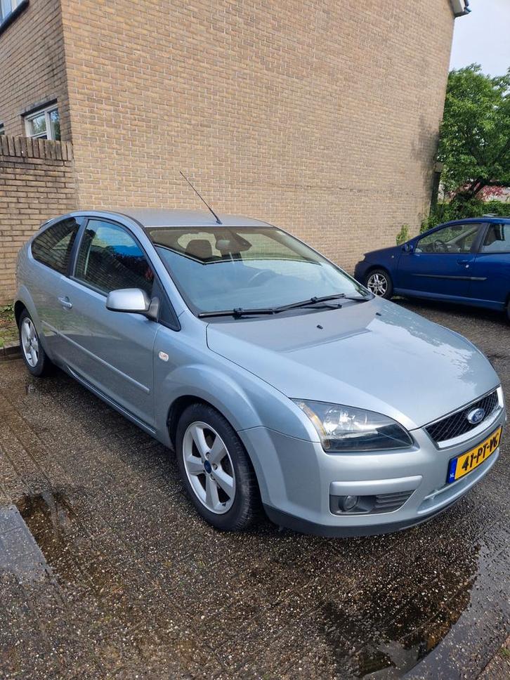 Ford Focus 1.6 74KW 3D 2004 Grijs, Auto's, Ford, Particulier, Focus, Airconditioning, Android Auto, Bluetooth, Boordcomputer, Centrale vergrendeling
