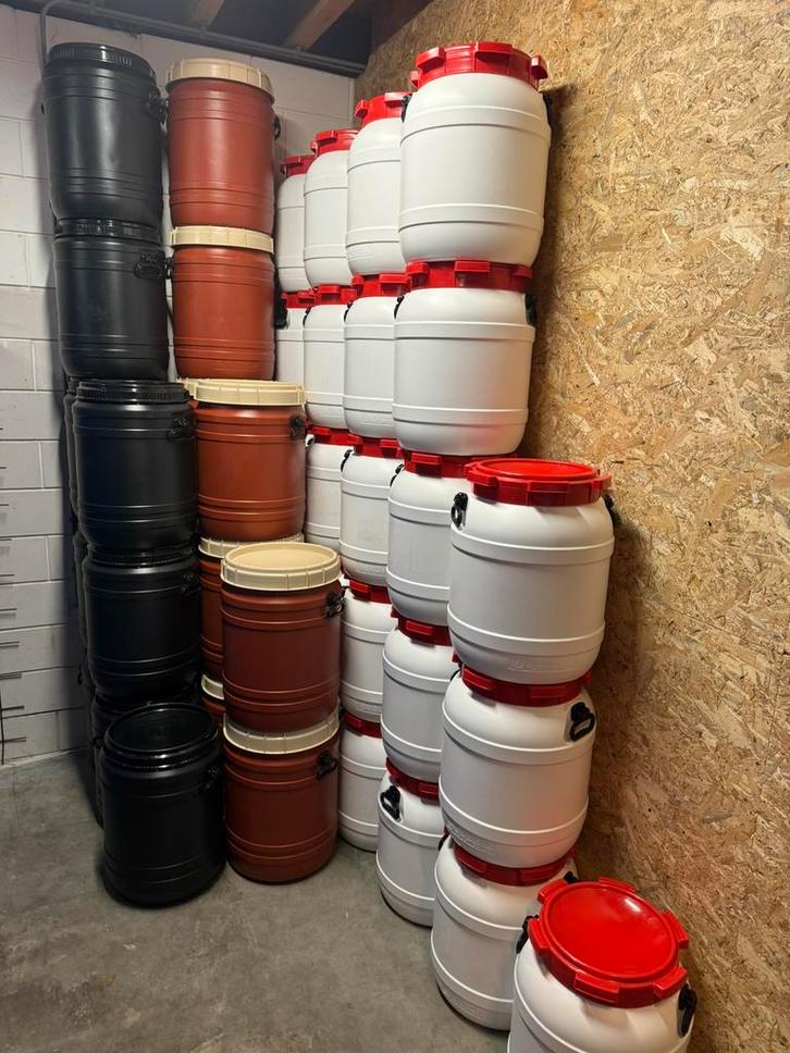 Partij kunststof Curtec vaten 2e hands & 3L jerrycans nieuw, Zakelijke goederen, Partijgoederen en Retail | Partijgoederen, Ophalen