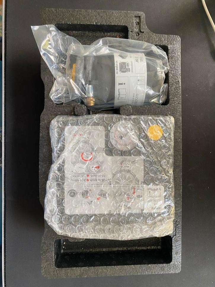 BMW F10 F11 Bandenreparatieset compressor + vloeistof, nieuw, Auto-onderdelen, Accu's en Toebehoren, BMW, Nieuw, Ophalen of Verzenden