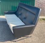 Toffe vintage mid century bank driezitsbank skai zwart wit, Huis en Inrichting, Banken | Bankstellen, Ophalen, Overige materialen