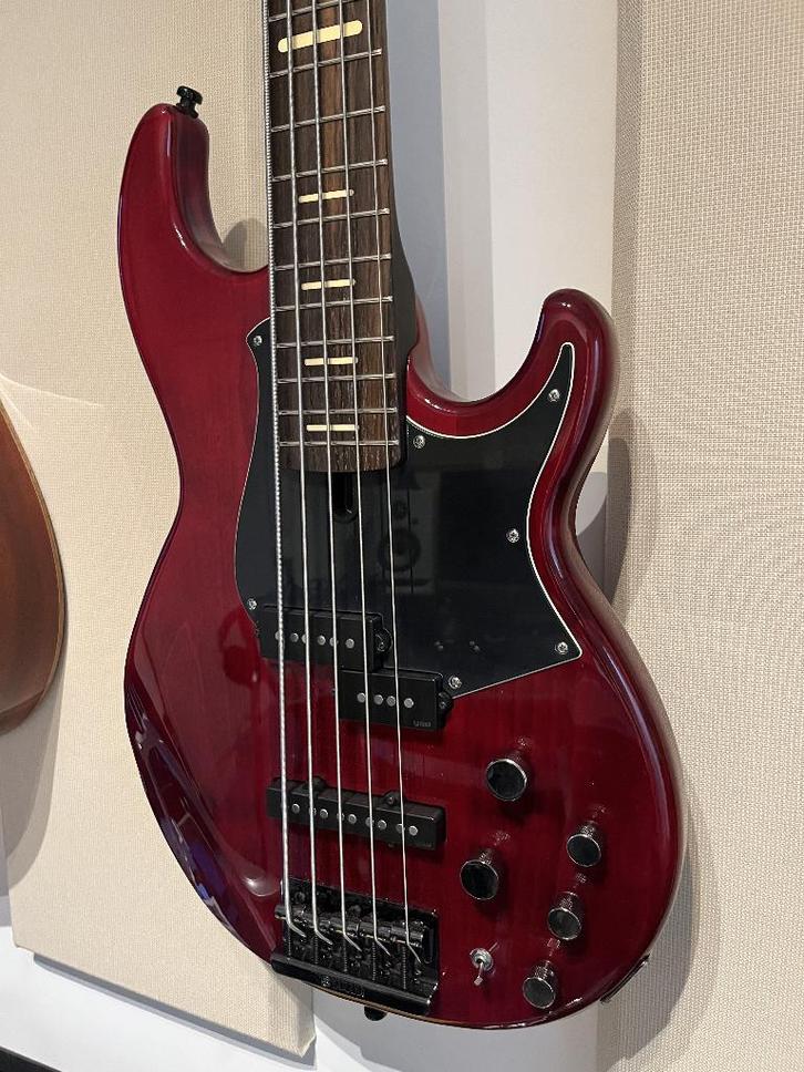 Yamaha BB 735A bass Red Fire, Muziek en Instrumenten, Snaarinstrumenten | Gitaren | Bas, Zo goed als nieuw, Elektrisch, 5-snarig