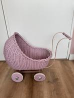 Smallstuff poppenwagen roze/rieten poppenwagen, Kinderen en Baby's, Speelgoed | Poppen, Ophalen, Zo goed als nieuw, Babypop