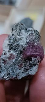 Corrundum  rusland karelia meerdere stukjes beschikbaar, Ophalen of Verzenden