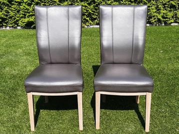 2 eetkamerstoelen kleur grijs beschikbaar voor biedingen