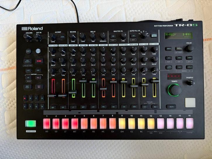 Roland tr8s, Muziek en Instrumenten, Drumcomputers, Zo goed als nieuw, Roland, Ophalen of Verzenden