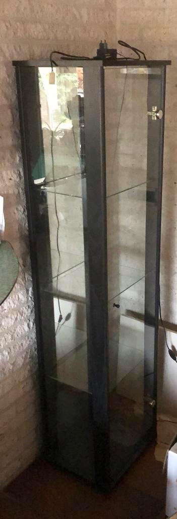 Glazen Vitrine kast met spiegel achterwand: demontabel, Huis en Inrichting, Kasten | Vitrinekasten, Zo goed als nieuw, 150 tot 200 cm