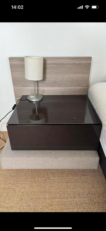 Twee bruine nachtkastjes met lades – perfecte staat beschikbaar voor biedingen