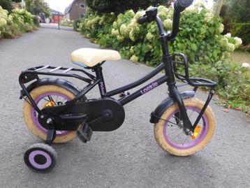 1 jaar oude matzwarte 12 inch loekie Pick-up beschikbaar voor biedingen