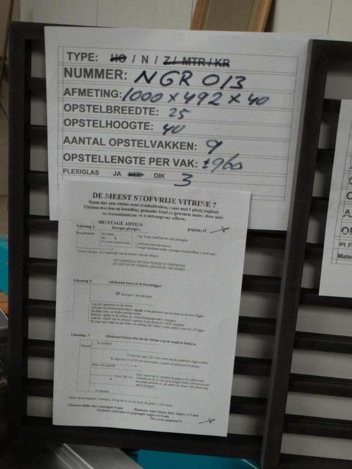 N-Spoor: N-GR-013,wandvitrine, vitrine, Roco, Fleischmann,, Hobby en Vrije tijd, Modeltreinen | N-Spoor, Nieuw, Locomotief, Gelijkstroom of Wisselstroom