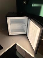 Salora - Mini vriezer - Zwart - 32ltr - Bar model, Ophalen, Minder dan 85 cm, Met aparte vriezer, Energieklasse A of zuiniger