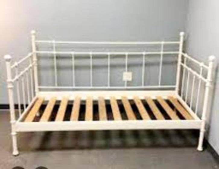 Bed IKEA Tromsnes, Huis en Inrichting, Slaapkamer | Bedden, Gebruikt, Eenpersoons, 90 cm, 200 cm, Metaal, Wit, Ophalen