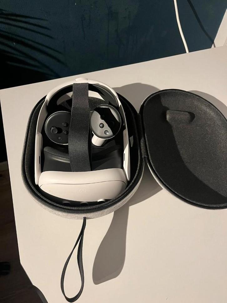 Meta Quest 3 – 128GB + Official Elite Strap + Carrying Case, Spelcomputers en Games, Virtual Reality, Zo goed als nieuw, Overige platformen
