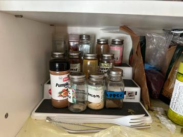 Glazen spice jars set met houder..Glass spice jars and stand beschikbaar voor biedingen