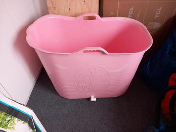 Roze Kinderbadje met Aftapplug beschikbaar voor biedingen