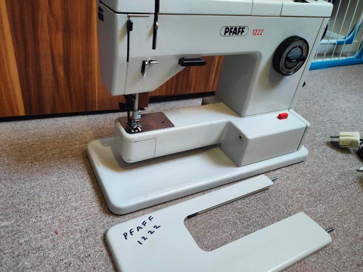 PFAFF 1222 Electronic IDT professionele naaimachine., Hobby en Vrije tijd, Naaimachines en Toebehoren, Zo goed als nieuw, Naaimachine