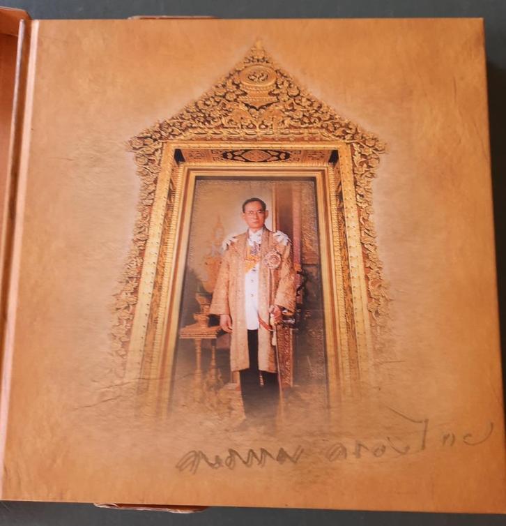 boek Thaise koning Bhumibol Adulyadej,, Boeken, Biografieën, Nieuw, Overige, Ophalen of Verzenden