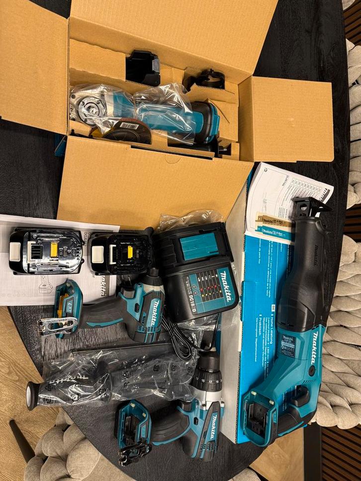 Makita Gereedschapset - Nieuw in Tas, Doe-het-zelf en Verbouw, Gereedschap | Slijpmachines, Nieuw, Haakse handslijpmachine, Minder dan 700 watt