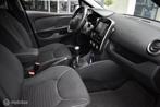 Renault Clio Estate 0.9 TCe Limited 2017|Airco|Cruise|Navi, Auto's, Renault, Voorwielaandrijving, Euro 6, 580 kg, Zwart